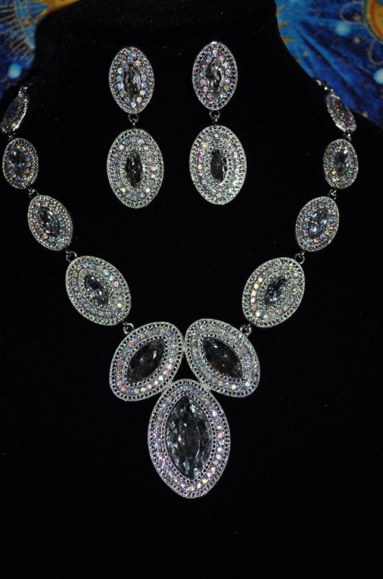 ABSOLUTE SPECTACULAR Rhinestone necklace/earring set  